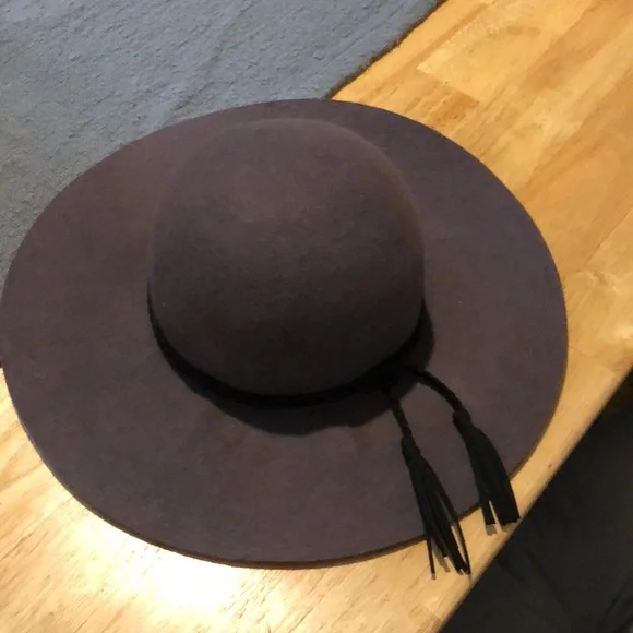 Floppy Hat - Picture 2 of 5